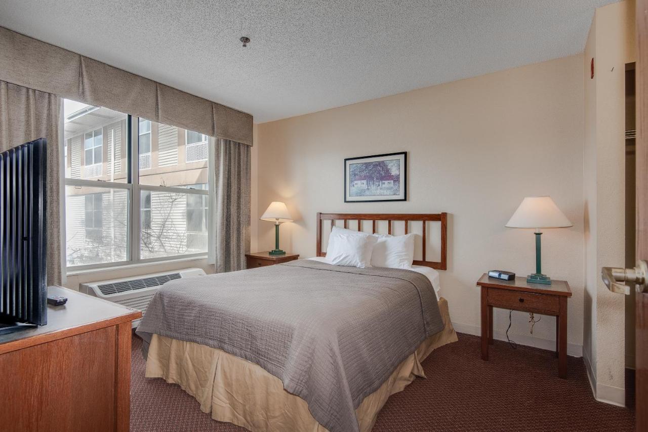 Townsquare Place Chaska Bagian luar foto